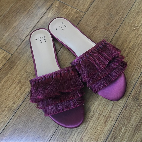 a new day Shoes - EUC Burgundy Fringe Slippers